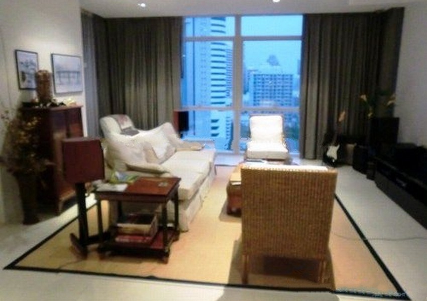 Bangkok Residential Agency's 3 Bed Condo For Rent in Phloenchit BR1349CD 1