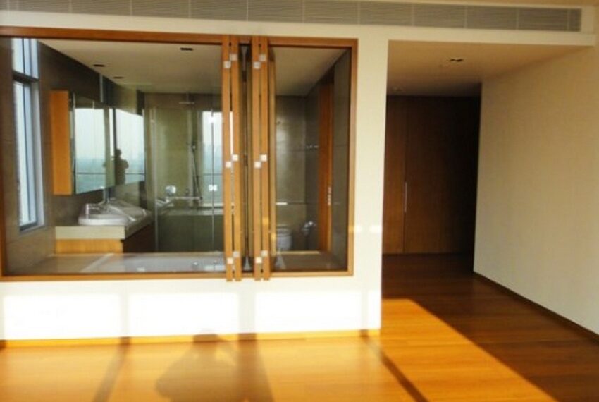 2339 Image-02
