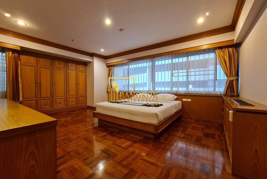 3 bedroom apartment Centre Point Phromphong 0388 image-11