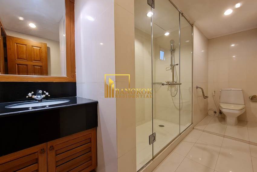 3 bedroom apartment Centre Point Phromphong 0388 image-13
