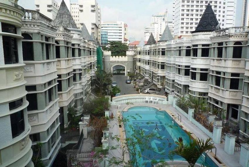 Baan Chicha Castle Image-03