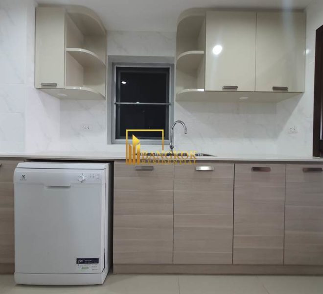3 bedroom near bts phloen chit All Seasons Mansion 4612 image-08
