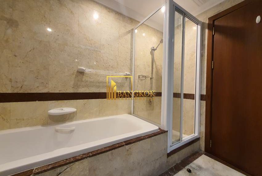 3 bedroom near bts phloen chit All Seasons Mansion 4612 image-14