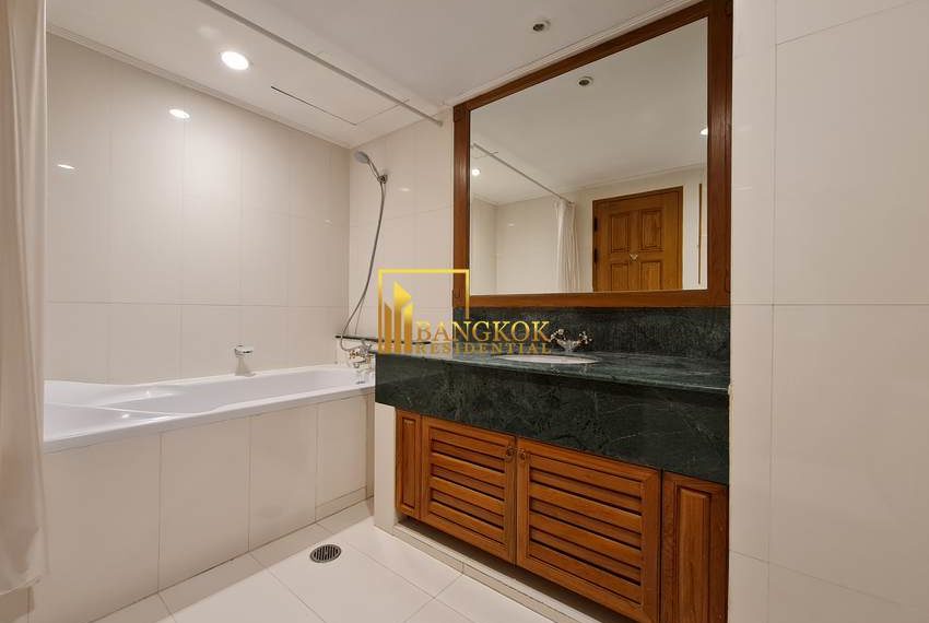 4 bed apartment for rent Centre Point Phromphong 7025 image-26