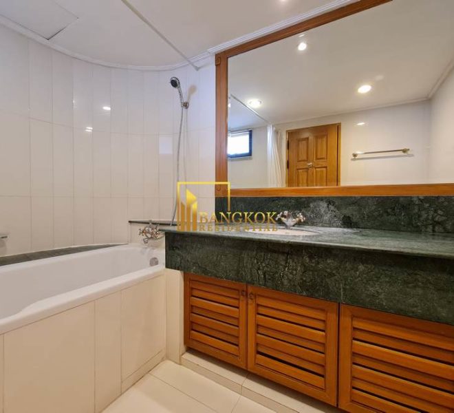 4 bed apartment for rent Centre Point Phromphong 7025 image-32