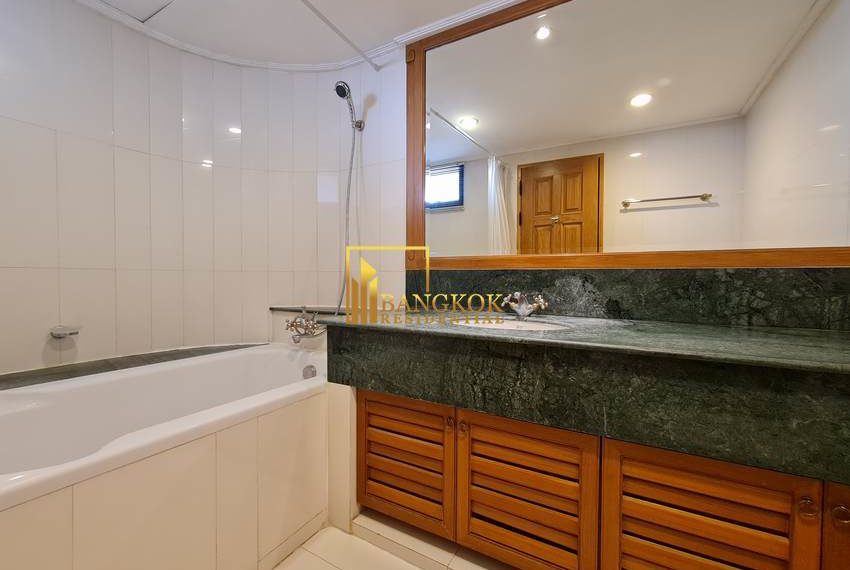 4 bed apartment for rent Centre Point Phromphong 7025 image-32