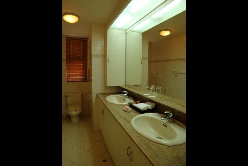 4242 Image-09