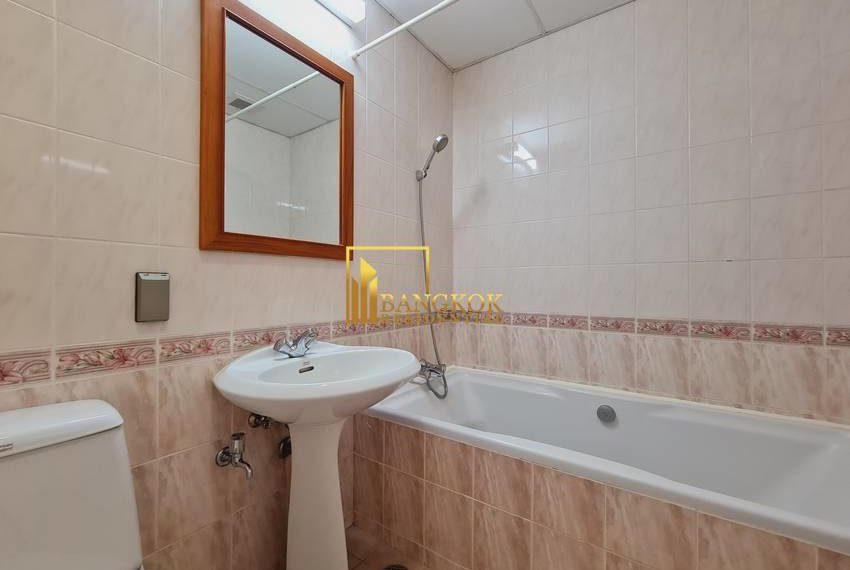 3 bed for rent Krungthep Thani Tower 0514 image-26