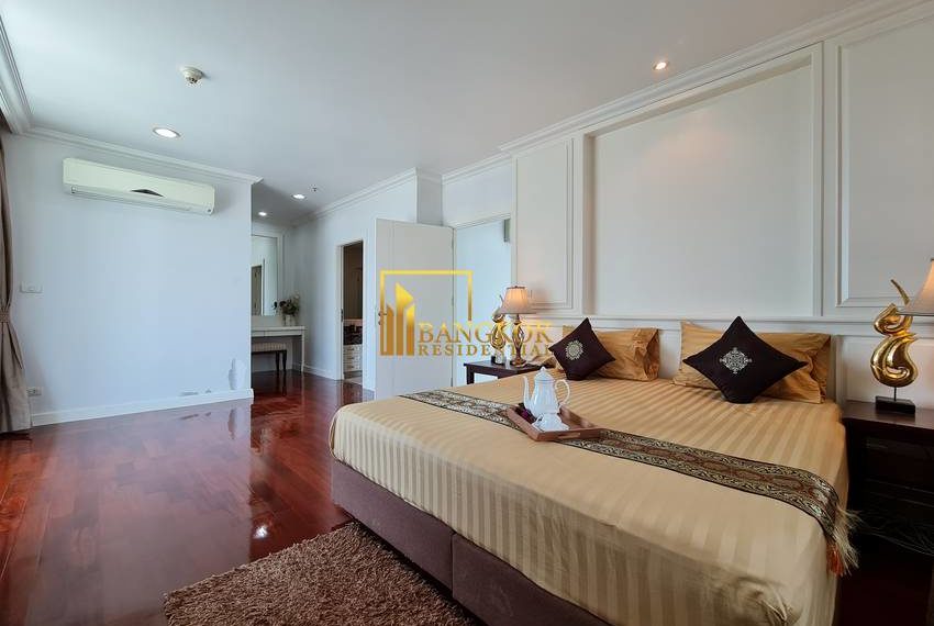 4 bed duplex penthouse apartment Piyathip Place 7101 image-11