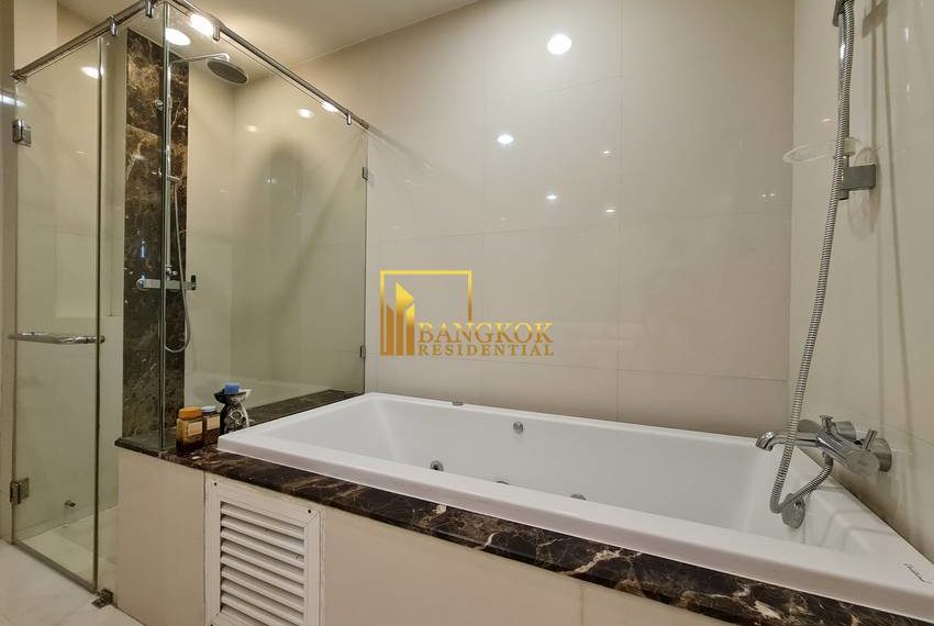 4 bed duplex penthouse apartment Piyathip Place 7101 image-14