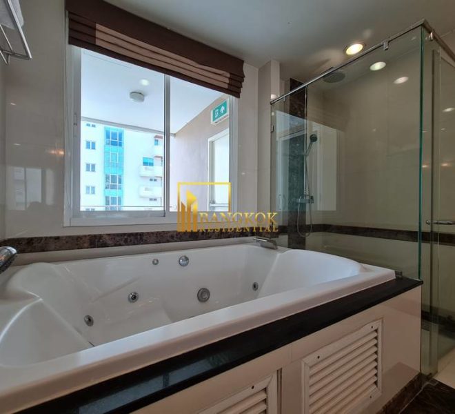 4 bed duplex penthouse apartment Piyathip Place 7101 image-27