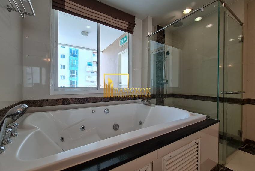 4 bed duplex penthouse apartment Piyathip Place 7101 image-27