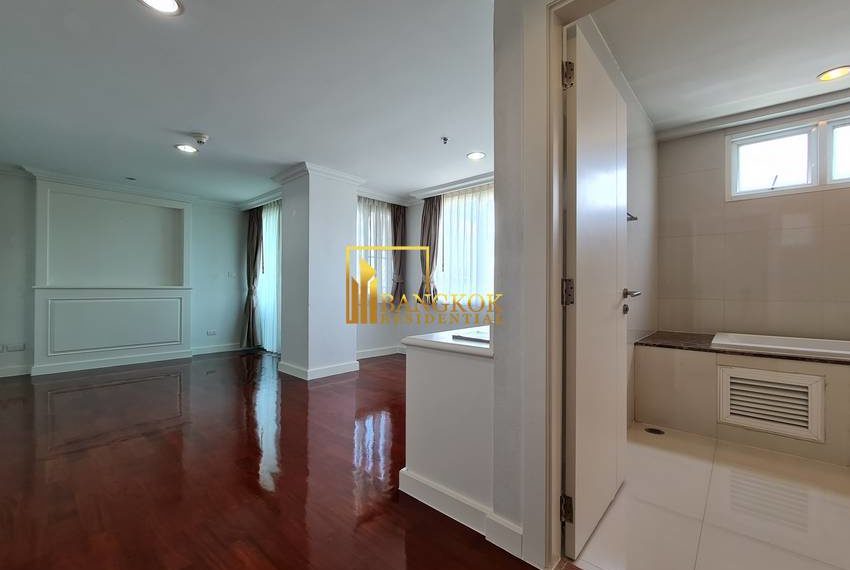 4 bed duplex penthouse apartment Piyathip Place 7101 image-30