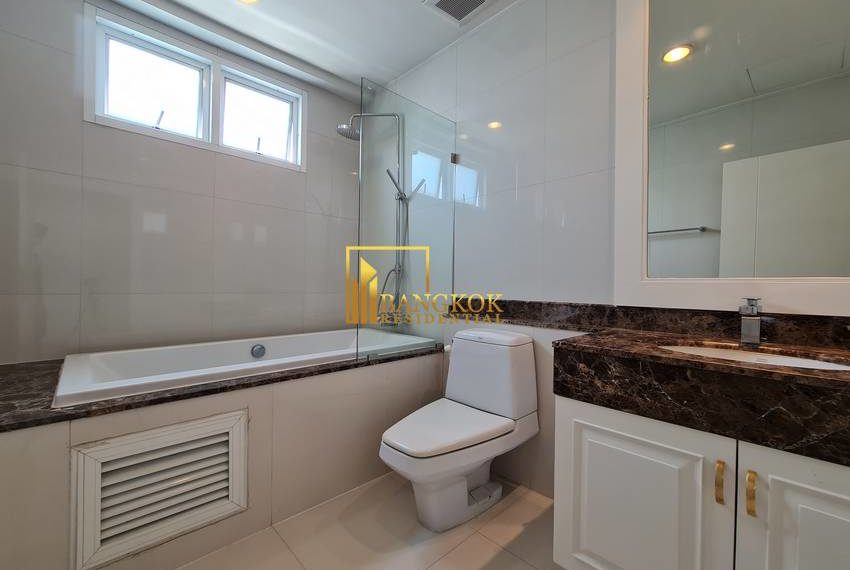 4 bed duplex penthouse apartment Piyathip Place 7101 image-31
