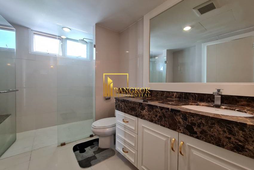 4 bed duplex penthouse apartment Piyathip Place 7101 image-35