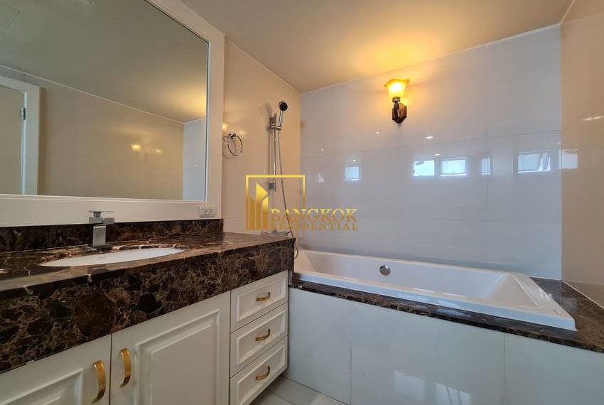 4 bed duplex penthouse apartment Piyathip Place 7101 image-36