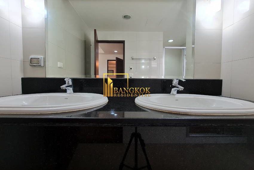 3 bed apartment for rent Baan Sukhumvit 14 0703 image-21