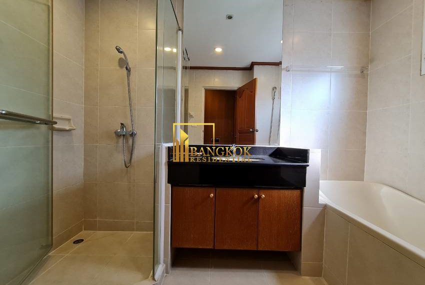 3 bed sukhumvit apartment Chaidee Mansion 7160 image-16