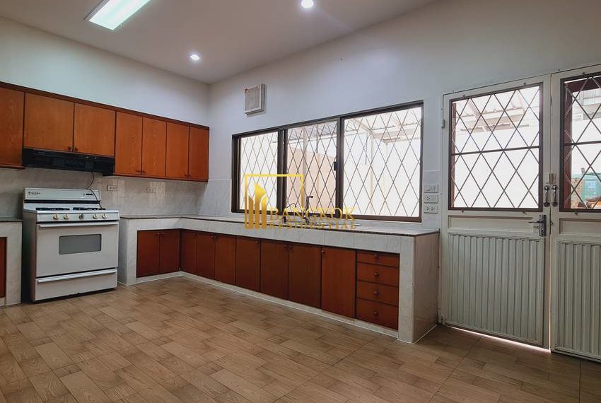 4 bed townhouse for rent ekkamai 8671 image-07