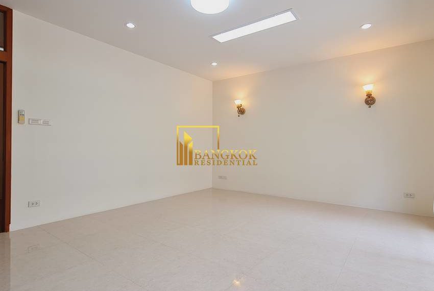 4 bed townhouse for rent ekkamai 8671 image-10