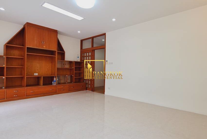 4 bed townhouse for rent ekkamai 8671 image-11