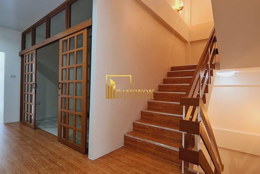 4 bed townhouse for rent ekkamai 8671 image-12