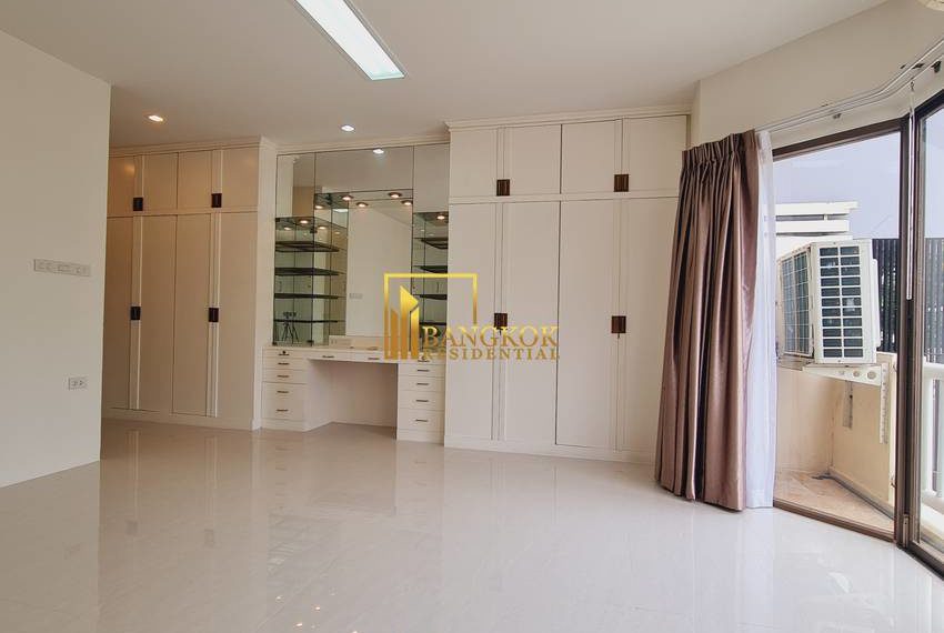 4 bed townhouse for rent ekkamai 8671 image-13