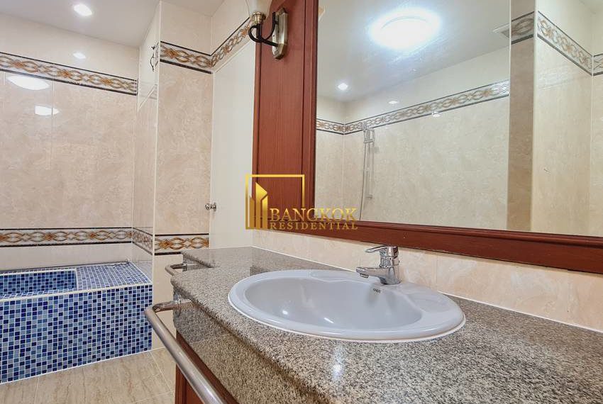 4 bed townhouse for rent ekkamai 8671 image-14