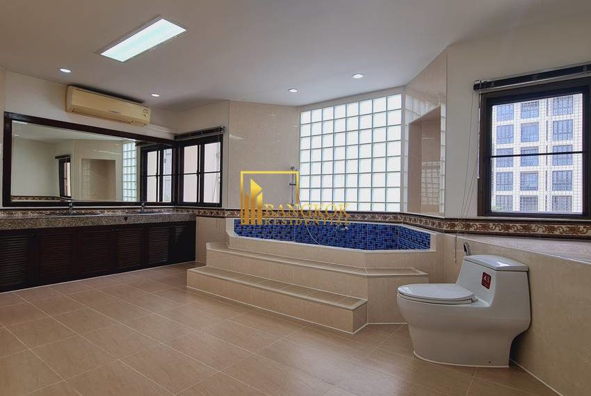 4 bed townhouse for rent ekkamai 8671 image-16