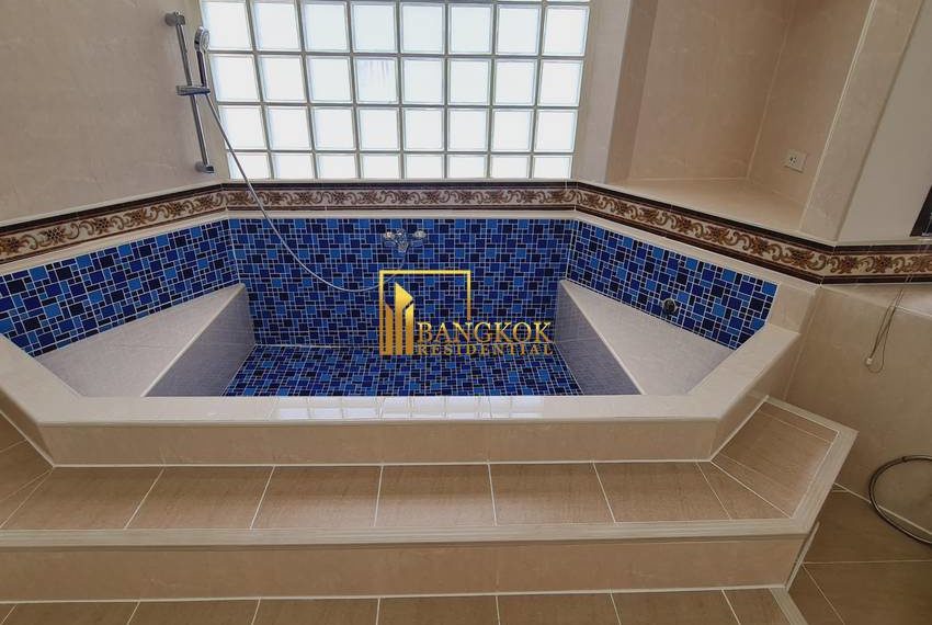 4 bed townhouse for rent ekkamai 8671 image-17