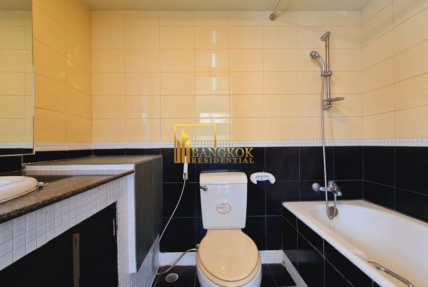 Phatana Court Apartment For Rent 0821 image-13