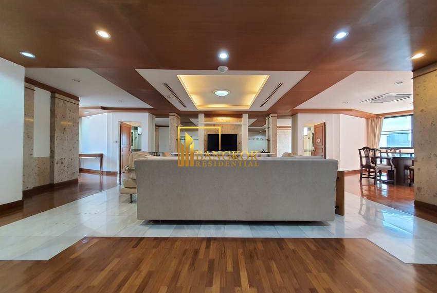 3 bed renovated corner unit in President Park 10588 image-01