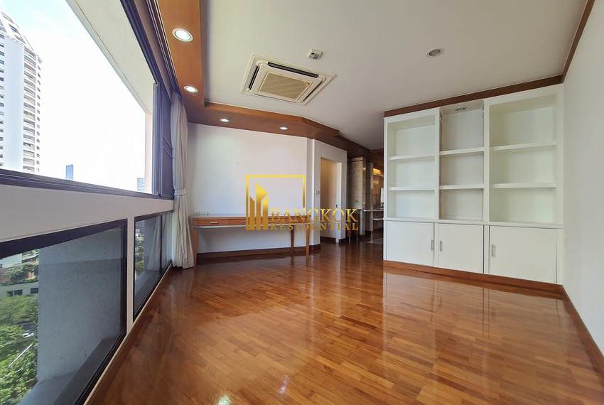 3 bed renovated corner unit in President Park 10588 image-04