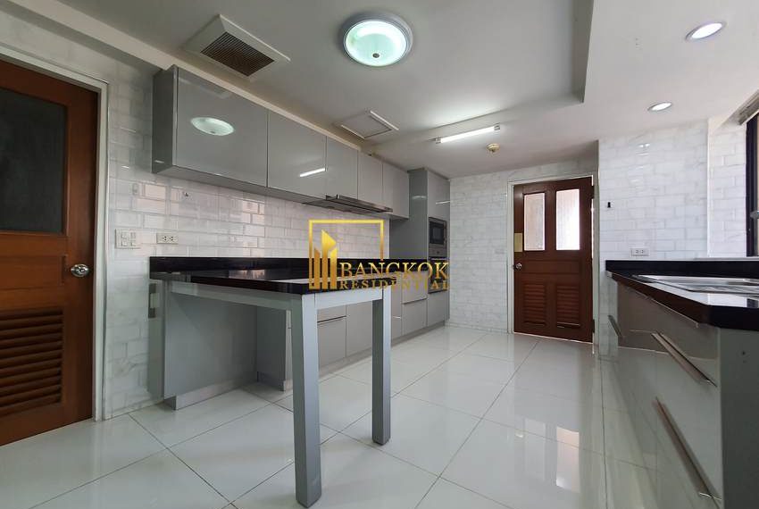 3 bed renovated corner unit in President Park 10588 image-09