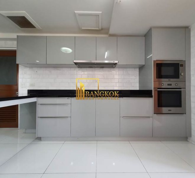 3 bed renovated corner unit in President Park 10588 image-10