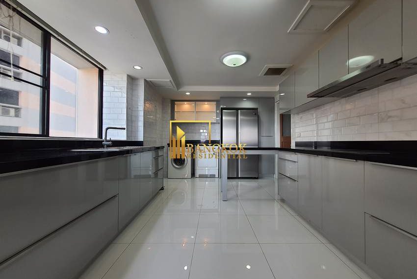 3 bed renovated corner unit in President Park 10588 image-12