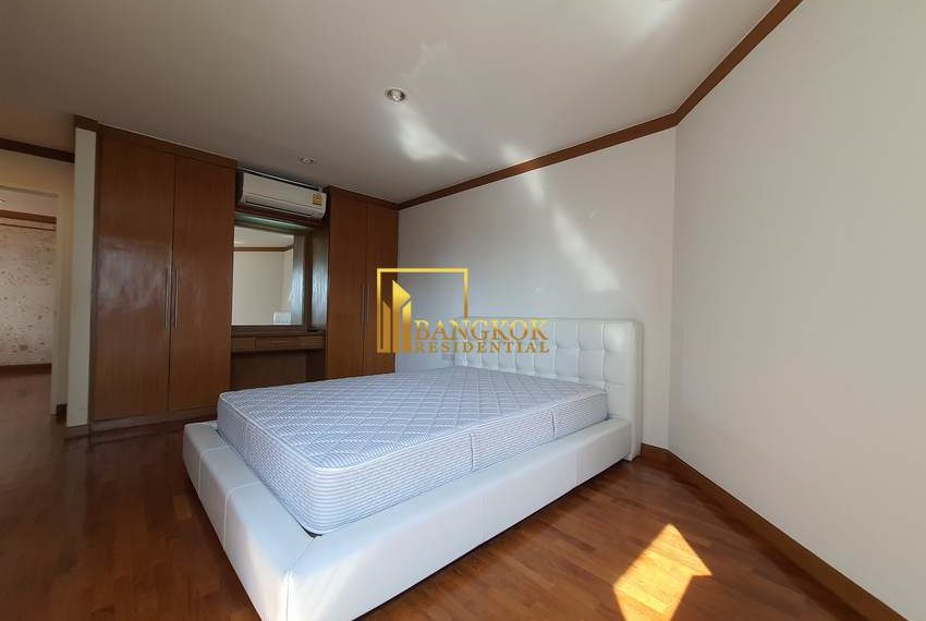 3 bed renovated corner unit in President Park 10588 image-13