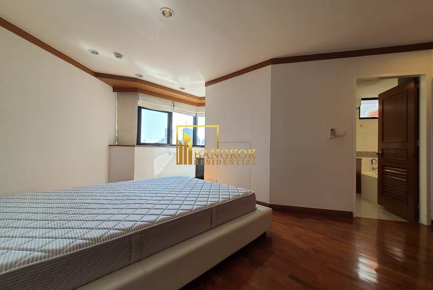 3 bed renovated corner unit in President Park 10588 image-14