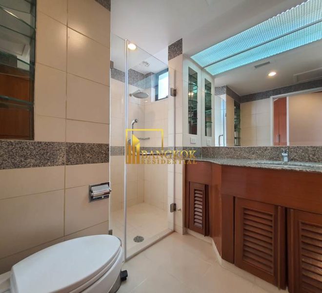 3 bed renovated corner unit in President Park 10588 image-15