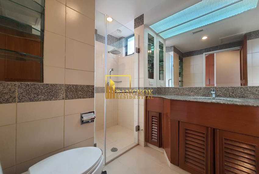 3 bed renovated corner unit in President Park 10588 image-15