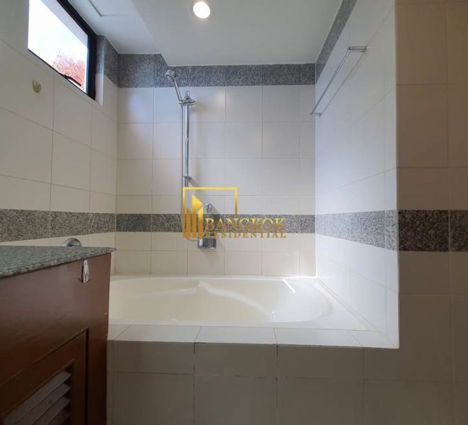 3 bed renovated corner unit in President Park 10588 image-16