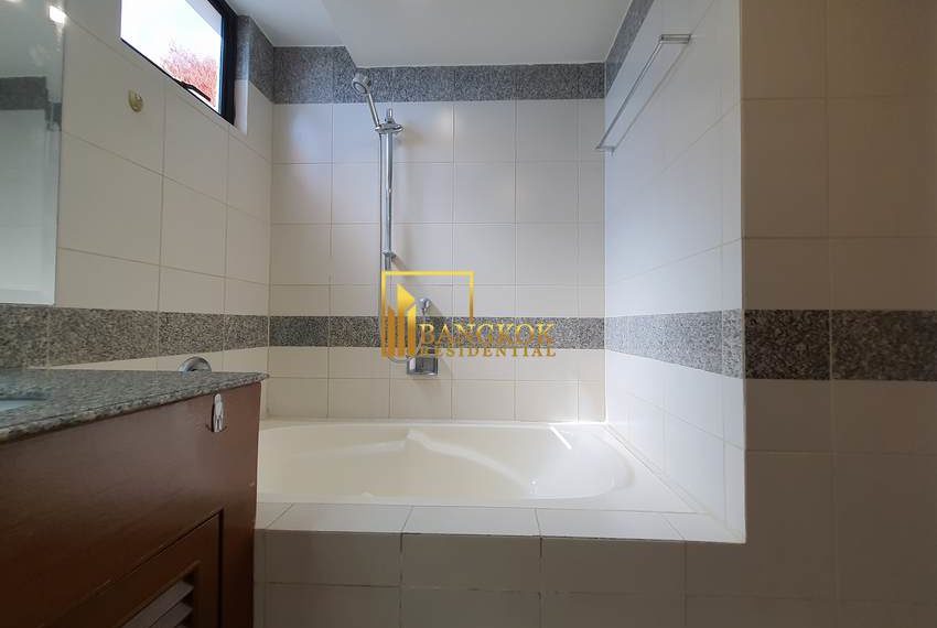 3 bed renovated corner unit in President Park 10588 image-16