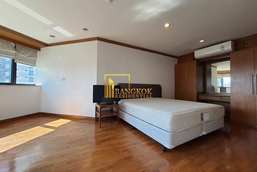 3 bed renovated corner unit in President Park 10588 image-17