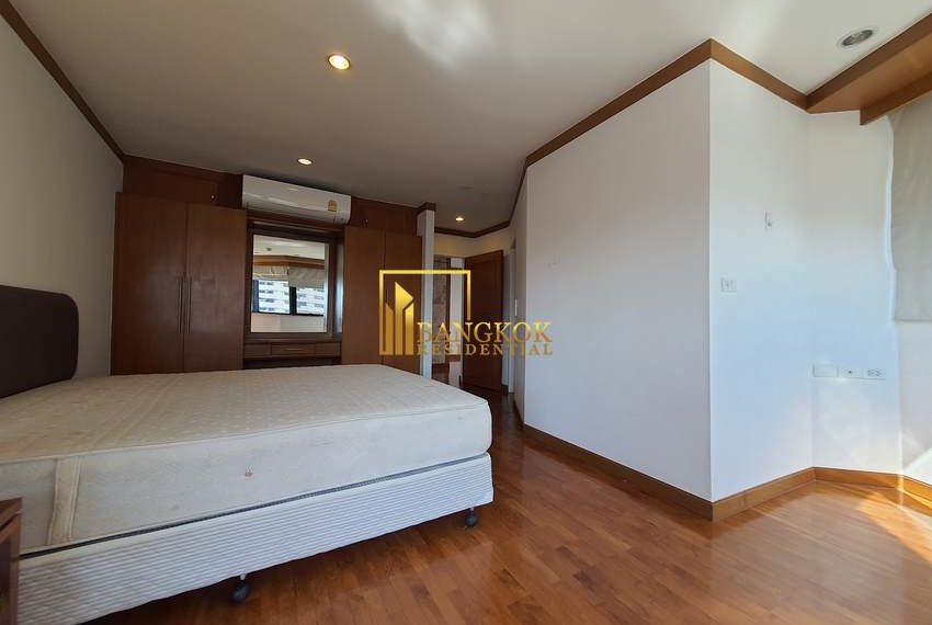 3 bed renovated corner unit in President Park 10588 image-18