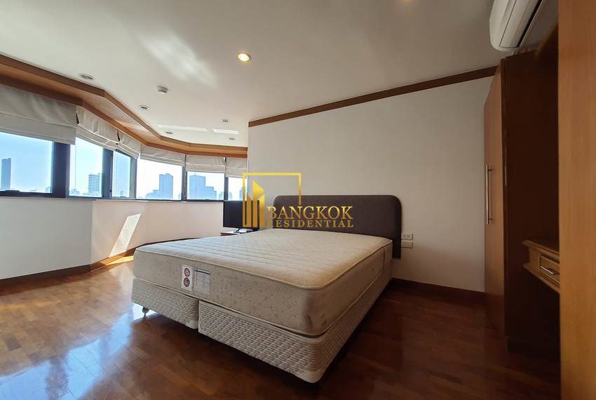3 bed renovated corner unit in President Park 10588 image-19