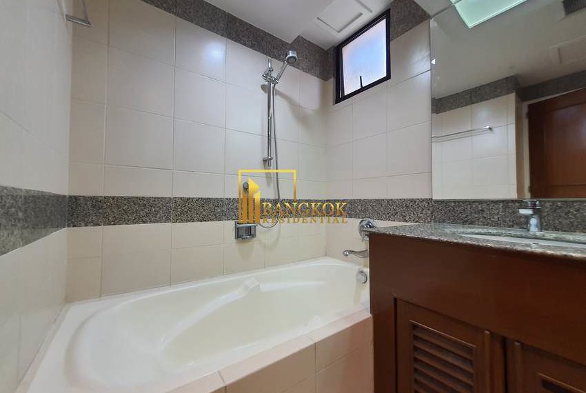 3 bed renovated corner unit in President Park 10588 image-21