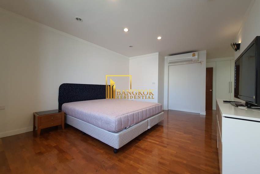 3 bed renovated corner unit in President Park 10588 image-22