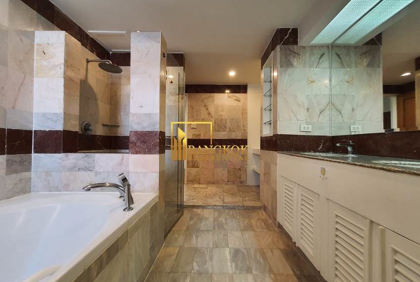 3 bed renovated corner unit in President Park 10588 image-26