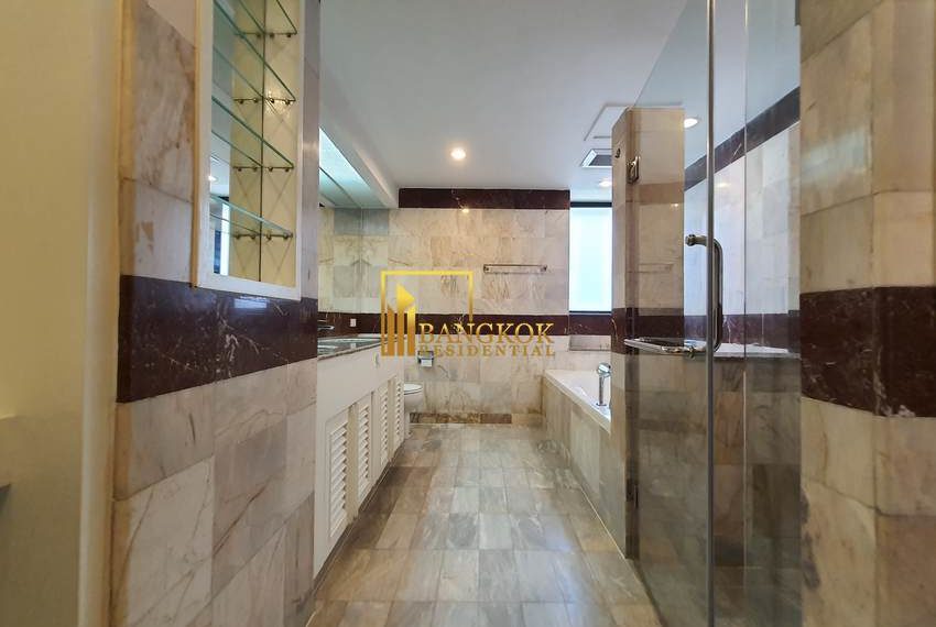 3 bed renovated corner unit in President Park 10588 image-27