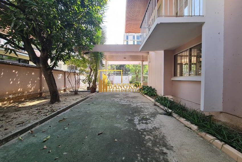 3 bed house for rent in nana 8249 image-03